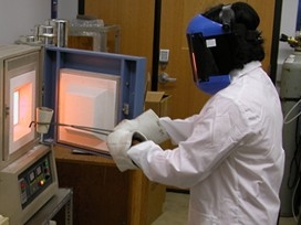 NKU Physics majors doing summer research in the lab.